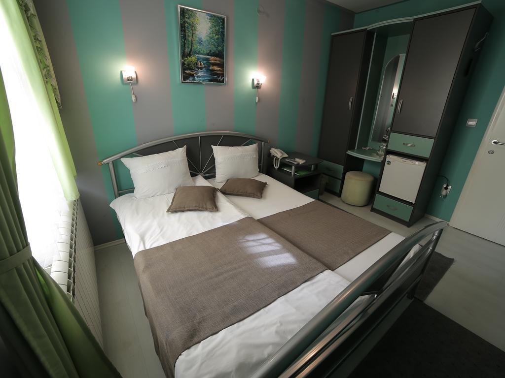Hotel Zeneva 크라구예바츠 객실 사진