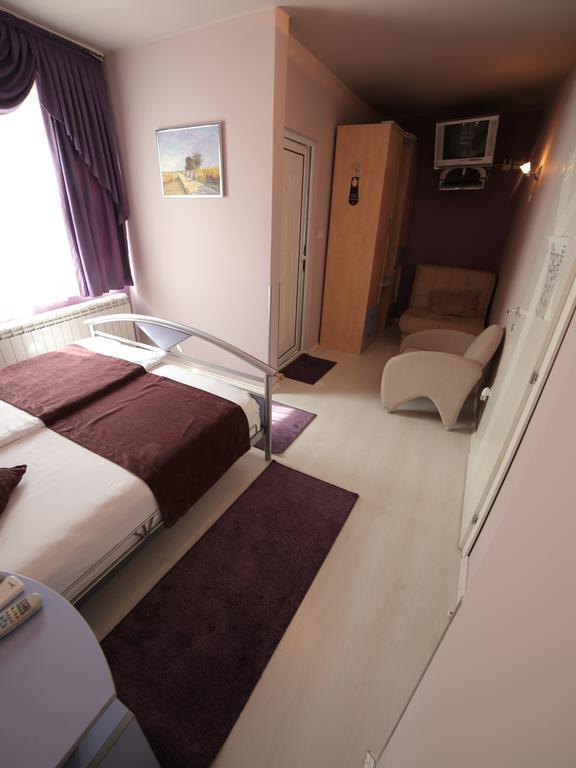 Hotel Zeneva 크라구예바츠 객실 사진