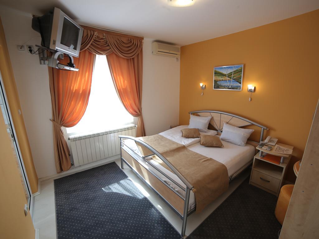 Hotel Zeneva 크라구예바츠 객실 사진