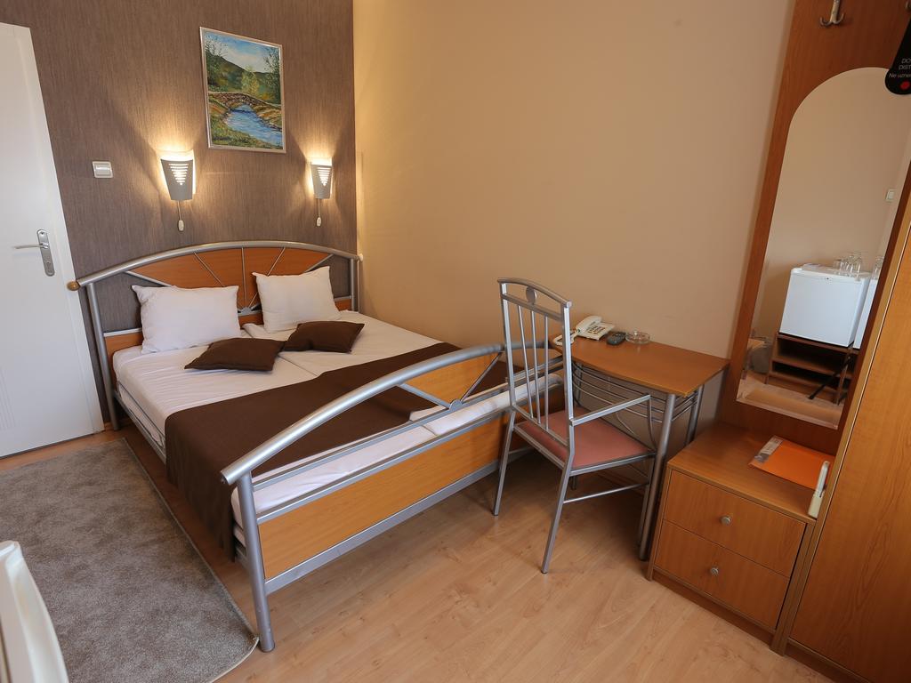 Hotel Zeneva 크라구예바츠 외부 사진